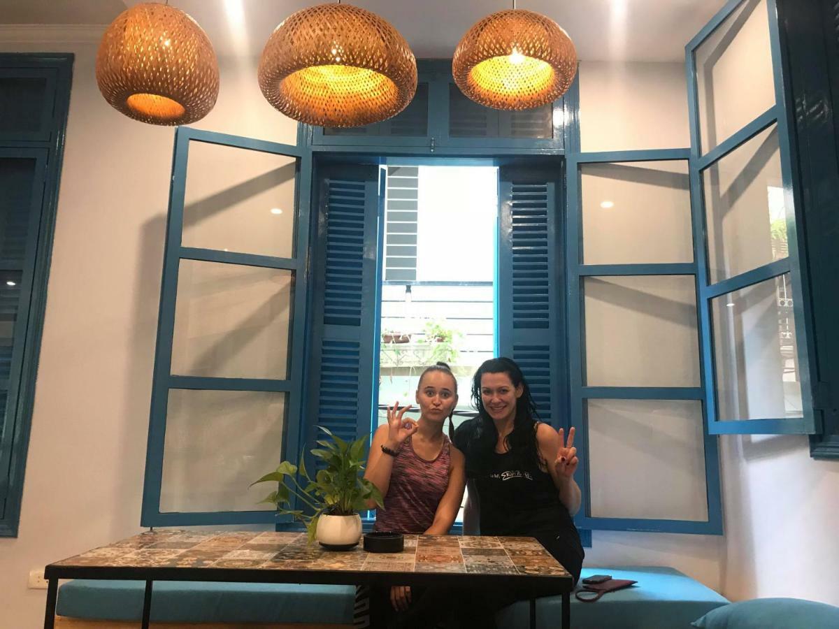 Alley Garden Homestay ハノイ市 エクステリア 写真